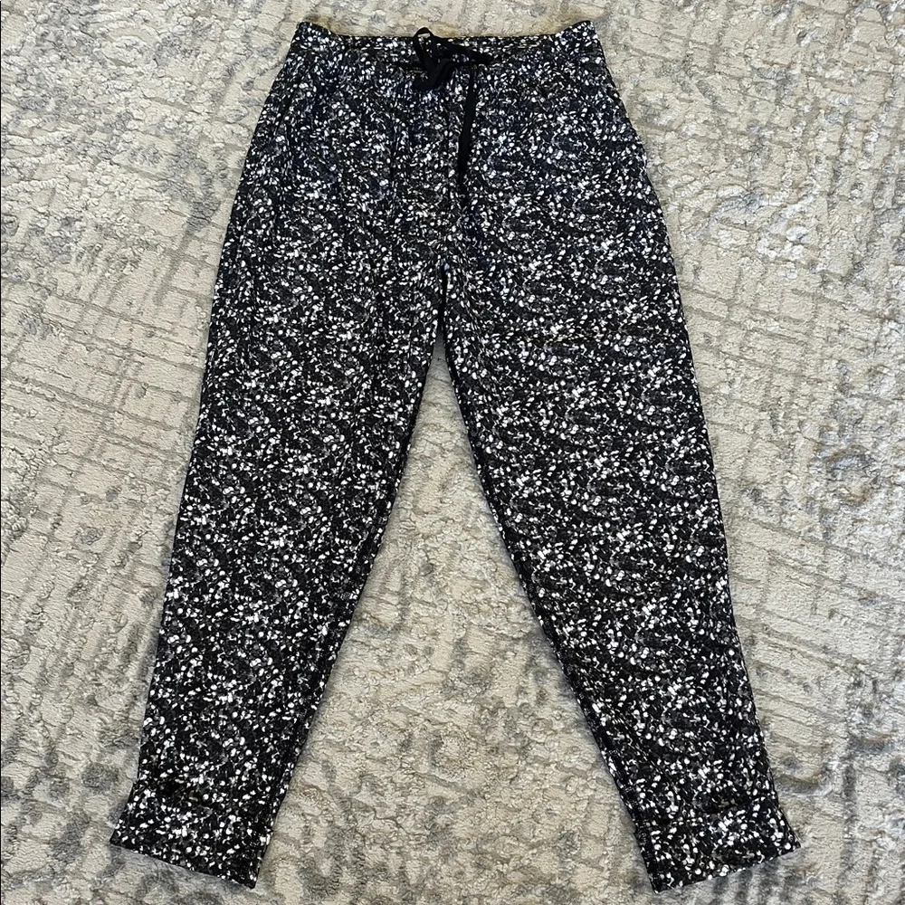 Lululemon Joggers Black and White Patterned Pants Dri fit material